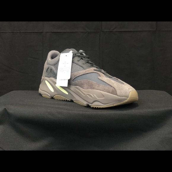 ADIDAS Yeezy 700 “Muave” BRAND NEW - Picture 4 of 8